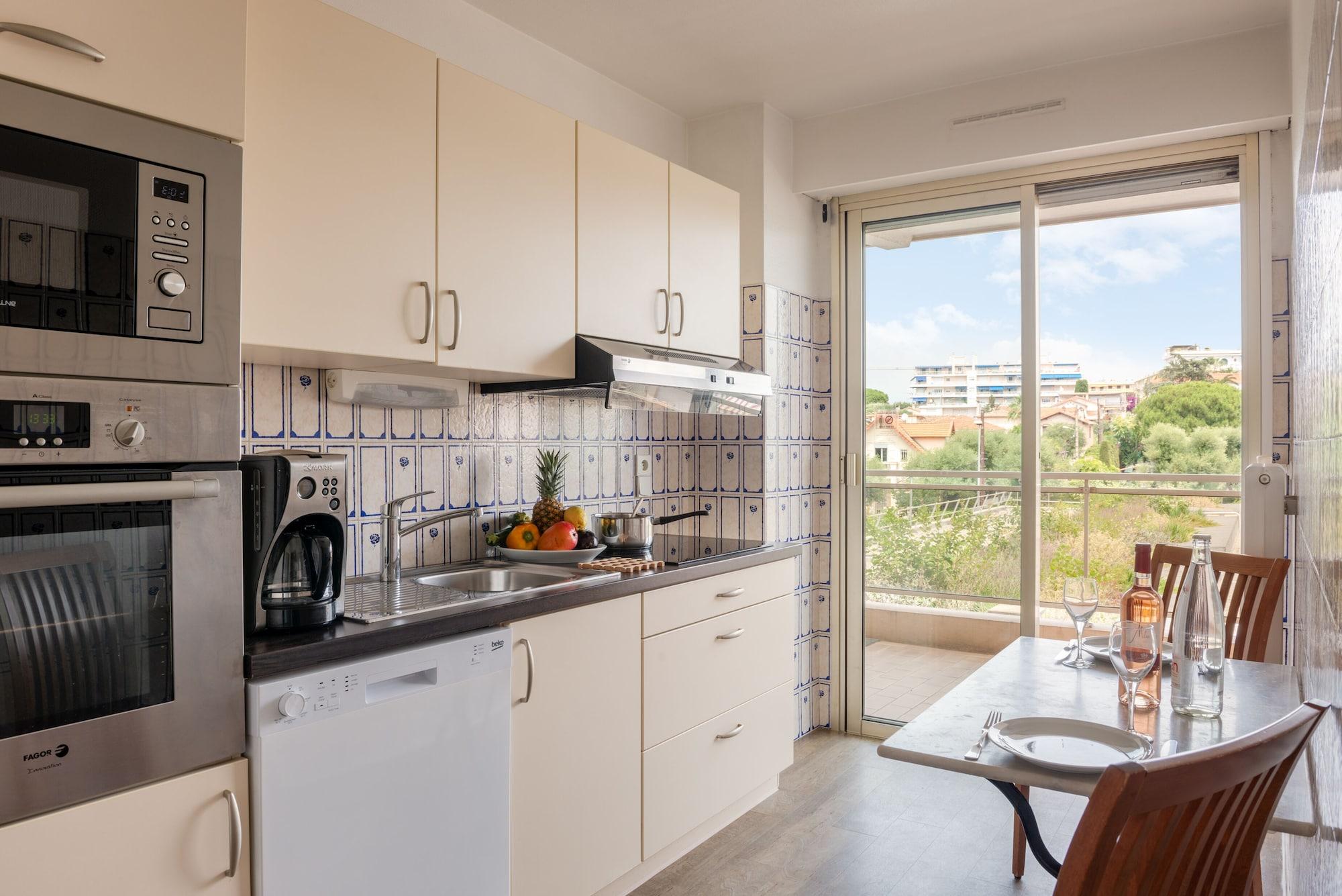 ז'ואן-לה-פינס The Originals Boutique, Hotel Les Strelitzias מראה חיצוני תמונה
