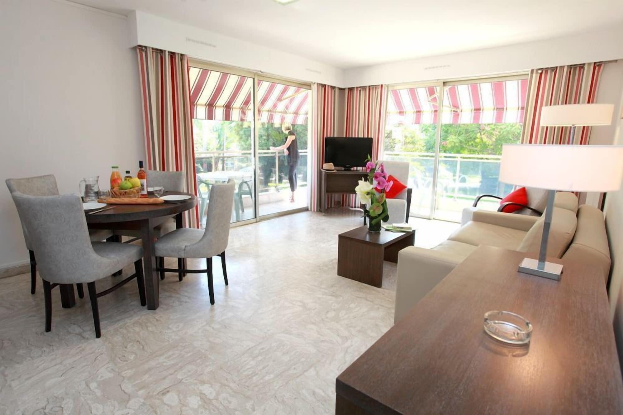ז'ואן-לה-פינס The Originals Boutique, Hotel Les Strelitzias מראה חיצוני תמונה