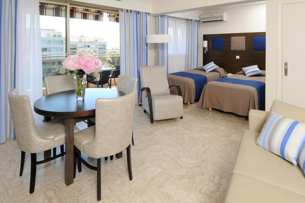 ז'ואן-לה-פינס The Originals Boutique, Hotel Les Strelitzias מראה חיצוני תמונה