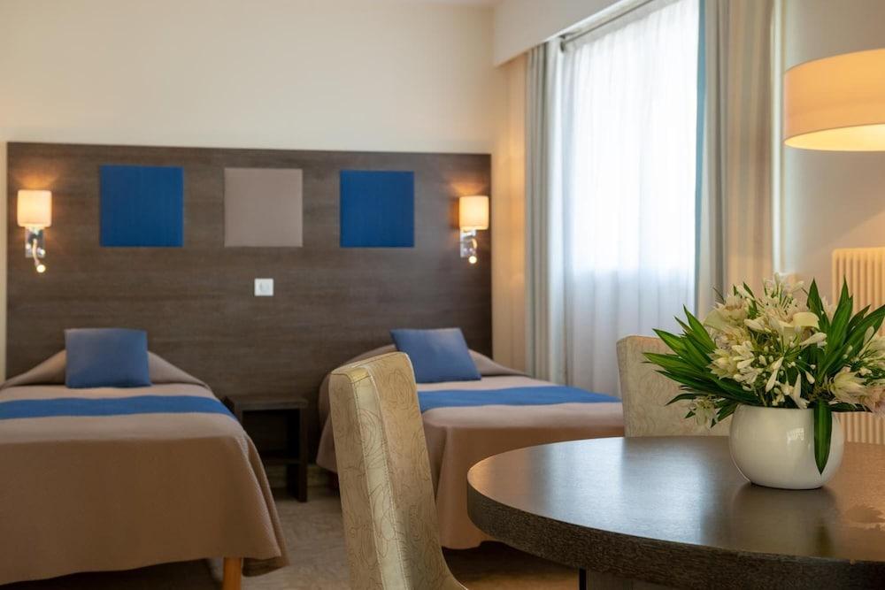 ז'ואן-לה-פינס The Originals Boutique, Hotel Les Strelitzias מראה חיצוני תמונה