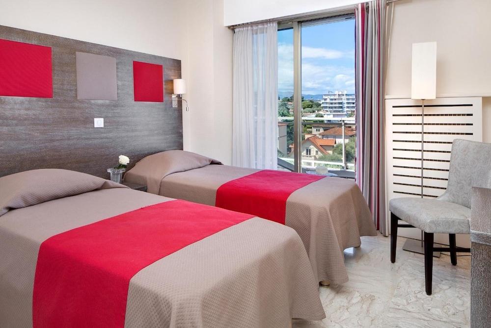 ז'ואן-לה-פינס The Originals Boutique, Hotel Les Strelitzias מראה חיצוני תמונה