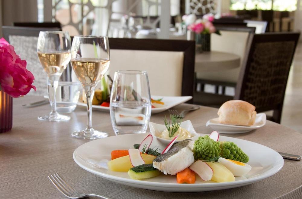 ז'ואן-לה-פינס The Originals Boutique, Hotel Les Strelitzias מראה חיצוני תמונה