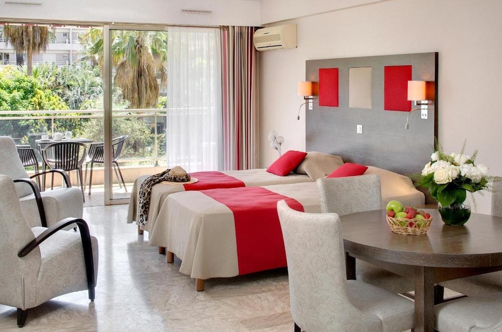 ז'ואן-לה-פינס The Originals Boutique, Hotel Les Strelitzias מראה חיצוני תמונה