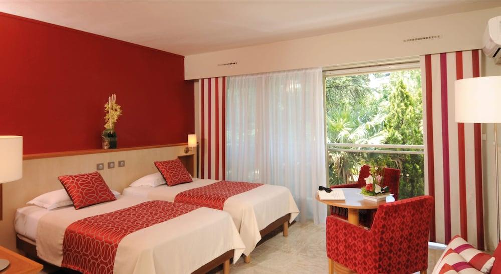 ז'ואן-לה-פינס The Originals Boutique, Hotel Les Strelitzias מראה חיצוני תמונה