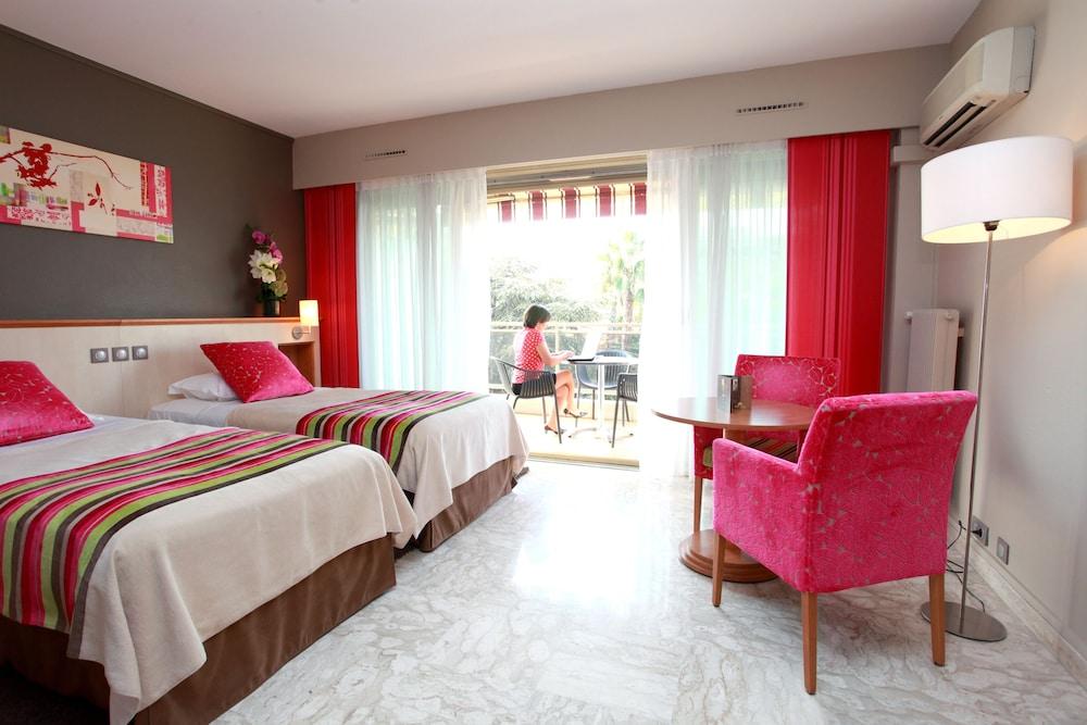 ז'ואן-לה-פינס The Originals Boutique, Hotel Les Strelitzias מראה חיצוני תמונה