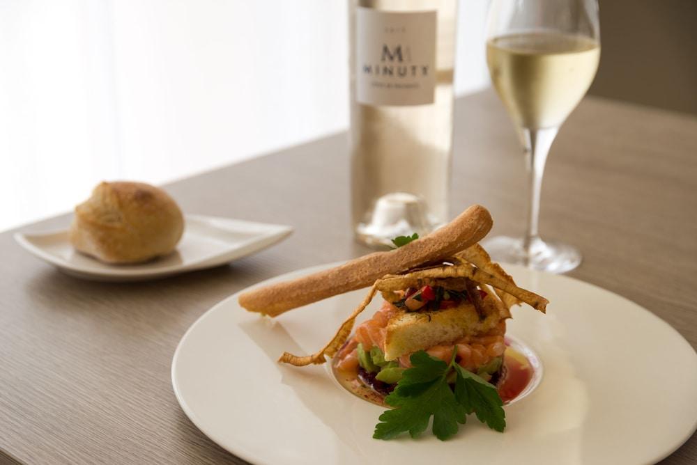 ז'ואן-לה-פינס The Originals Boutique, Hotel Les Strelitzias מראה חיצוני תמונה