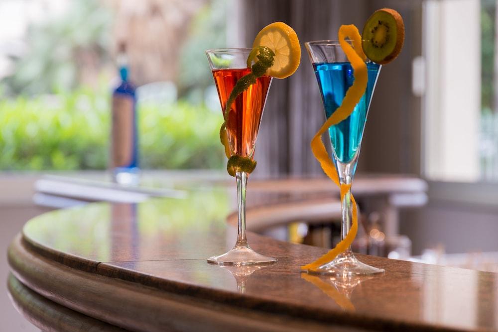 ז'ואן-לה-פינס The Originals Boutique, Hotel Les Strelitzias מראה חיצוני תמונה