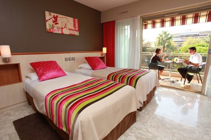 ז'ואן-לה-פינס The Originals Boutique, Hotel Les Strelitzias מראה חיצוני תמונה